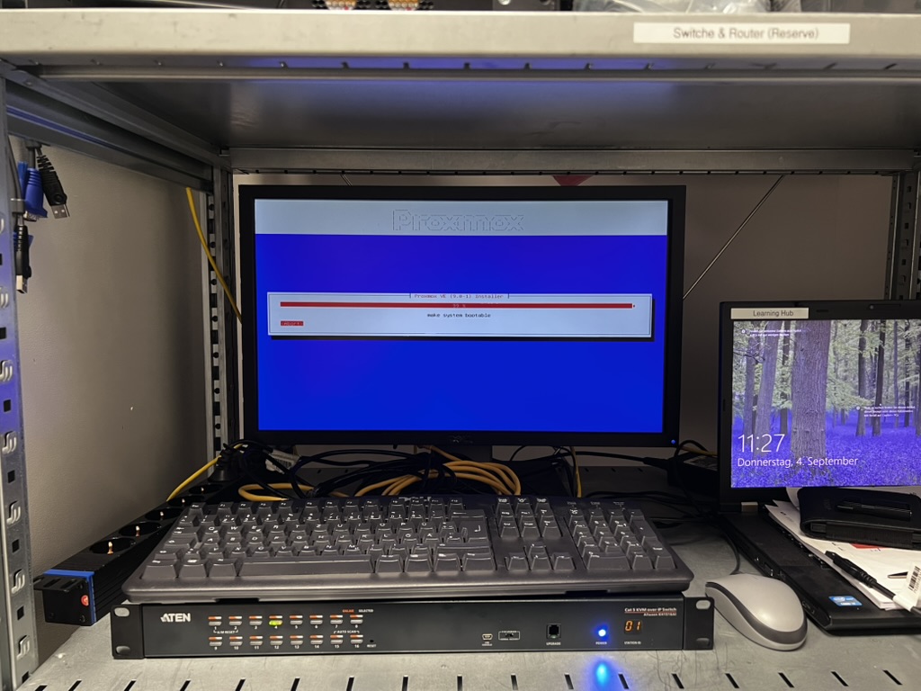 KVM Console im Serverraum